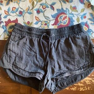 Athleta size 4 black Cabo linen shorts
